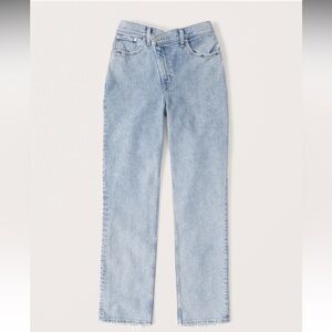 A&F Curve Love Ultra High Rise 90s Straight Jean -  size 34 / 18
